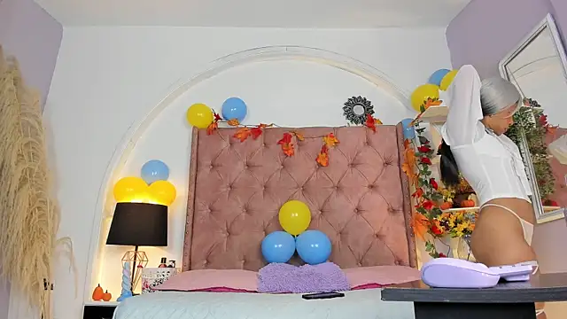 Snapshot of LadyAvalon chatting on September 2025 06:01:02 PM LadyAvalon online show from September 2025 06:01:02 PM