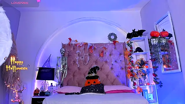 Snapshot of LadyAvalon chatting on October 2025 07:59:01 PM LadyAvalon online show from October 2025 07:59:01 PM