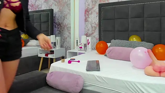 SaaraBrown online show from February 2025 12:26:02 PM