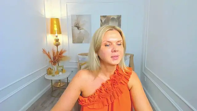 AgathaKlouin online show from May 2026 07:11:01 PM