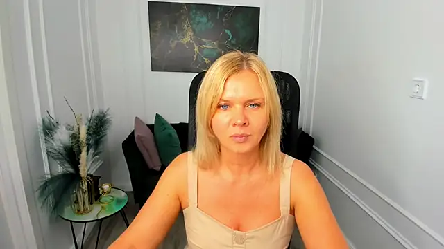 AgathaKlouin online show from May 2026 07:31:02 PM