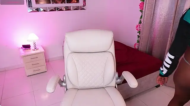 Snapshot of Alondrasparrow2 chatting on February 2025 08:10:01 PM Alondrasparrow2 online show from February 2025 08:10:01 PM