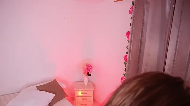 Snapshot of Alondrasparrow2 chatting on February 2025 01:38:01 AM Alondrasparrow2 online show from February 2025 01:38:01 AM