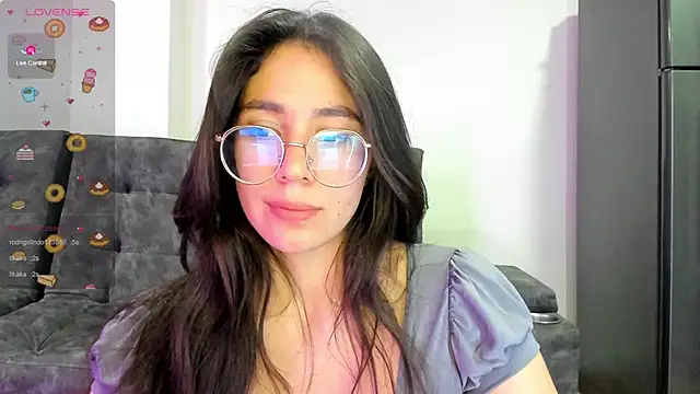 Snapshot of emmadiaz1 chatting on February 2025 07:52:02 AM emmadiaz1 online show from February 2025 07:52:02 AM