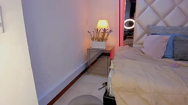 Snapshot of KimRoussee chatting on December 2024 07:05:01 AM KimRoussee online show from December 2024 07:05:01 AM