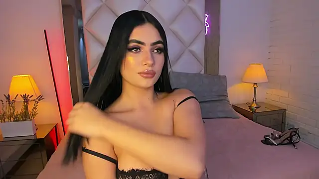 Snapshot of KimRoussee chatting on December 2024 04:00:01 AM KimRoussee online show from December 2024 04:00:01 AM