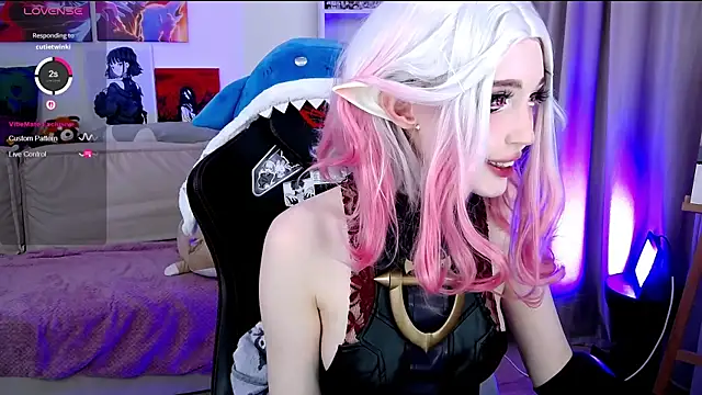 Snapshot of _Sparkland_ chatting on October 2025 09:37:02 PM Sparkland online show from October 2025 09:37:02 PM