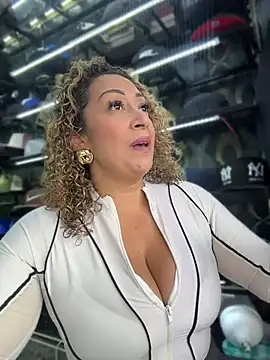Katti Barrera online show from July 2026 06:25:02 PM
