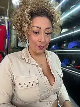 Katti Barrera online show from July 2026 06:54:02 PM