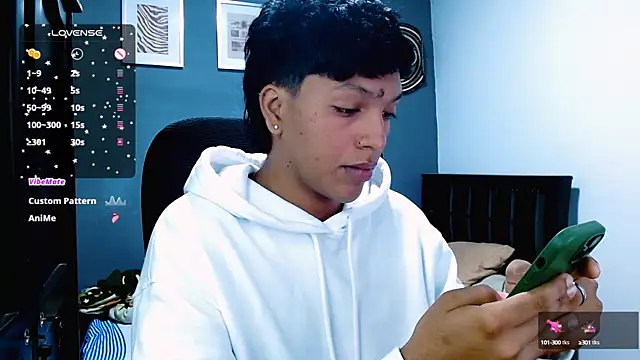 Snapshot of Xander_bonnet1 chatting on January 2025 05:03:01 PM Xander bonnet1 online show from January 2025 05:03:01 PM