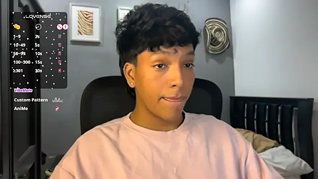 Snapshot of Xander_bonnet1 chatting on February 2025 05:45:01 PM Xander bonnet1 online show from February 2025 05:45:01 PM