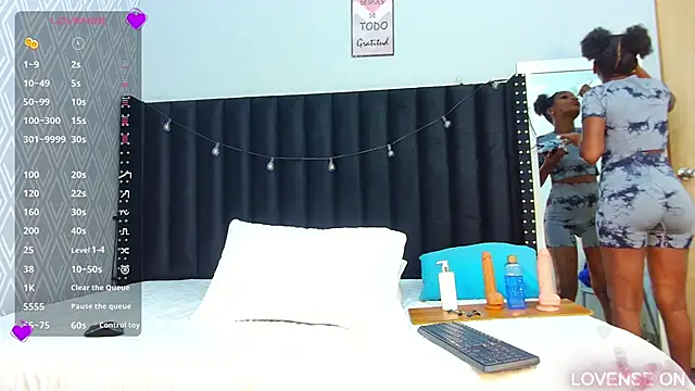 Snapshot of petitelittleebony chatting on March 2025 07:28:01 PM petitelittleebony online show from March 2025 07:28:01 PM