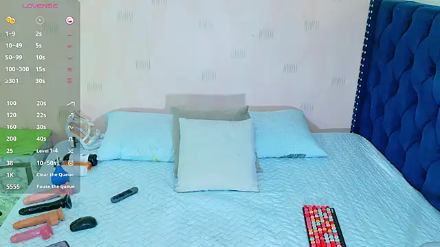 Snapshot of petitelittleebony chatting on September 2025 02:27:01 AM petitelittleebony online show from September 2025 02:27:01 AM