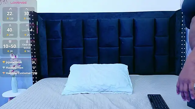 Snapshot of petitelittleebony chatting on October 2025 02:56:01 AM petitelittleebony online show from October 2025 02:56:01 AM