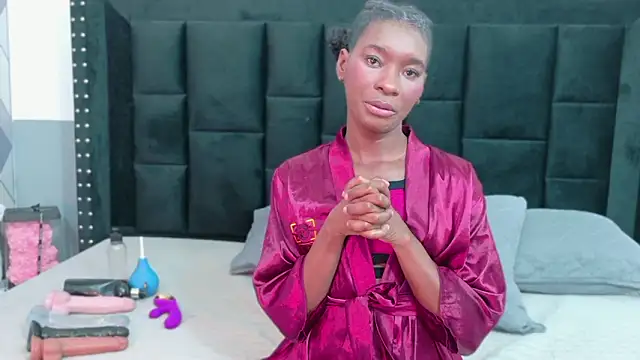 Snapshot of petitelittleebony chatting on March 2026 03:01:01 AM petitelittleebony online show from March 2026 03:01:01 AM