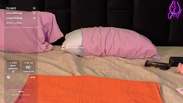 Snapshot of petitelittleebony chatting on April 2026 07:45:01 AM petitelittleebony online show from April 2026 07:45:01 AM