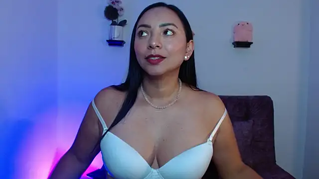 Snapshot of Emmi_Cam chatting on February 2025 02:10:02 AM Emmi Cam online show from February 2025 02:10:02 AM