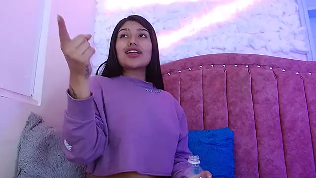 Snapshot of SarahStones chatting on January 2025 02:48:01 AM SarahStones online show from January 2025 02:48:01 AM