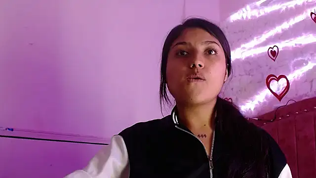 Snapshot of SarahStones chatting on March 2025 04:49:02 AM SarahStones online show from March 2025 04:49:02 AM