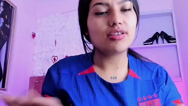 Snapshot of SarahStones chatting on September 2025 09:54:01 AM SarahStones online show from September 2025 09:54:01 AM