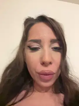 Snapshot of AvaLanne_ chatting on February 2026 06:01:02 PM AvaLanne online show from February 2026 06:01:02 PM