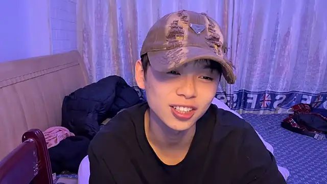 Snapshot of xiaottt1918 chatting on January 2025 11:33:01 AM xiaottt1918 online show from January 2025 11:33:01 AM