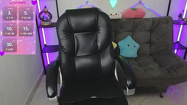 littlevixen18 online show from December 2024 08:36:01 PM