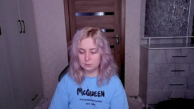 Kristy-Max online show from March 2026 06:40:02 AM