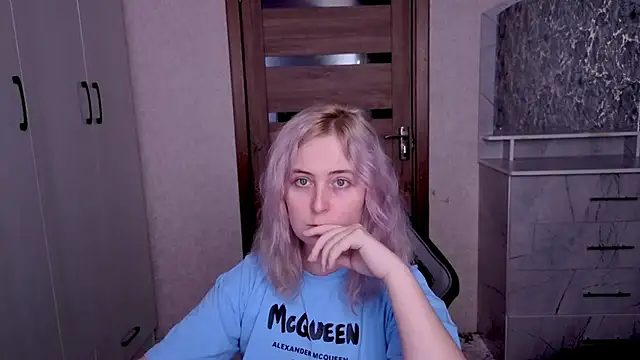 Kristy-Max online show from March 2026 08:52:02 AM