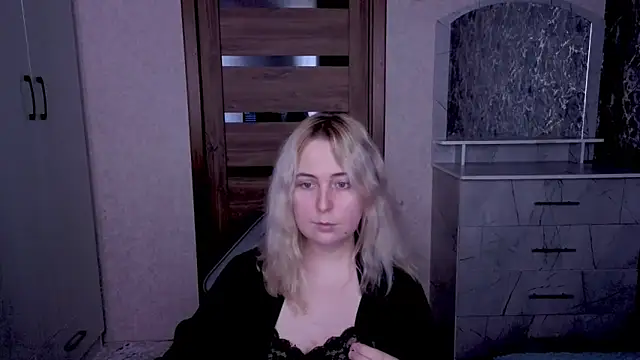 Snapshot of Kristy-Max chatting on April 2026 02:27:02 AM Kristy-Max online show from April 2026 02:27:02 AM