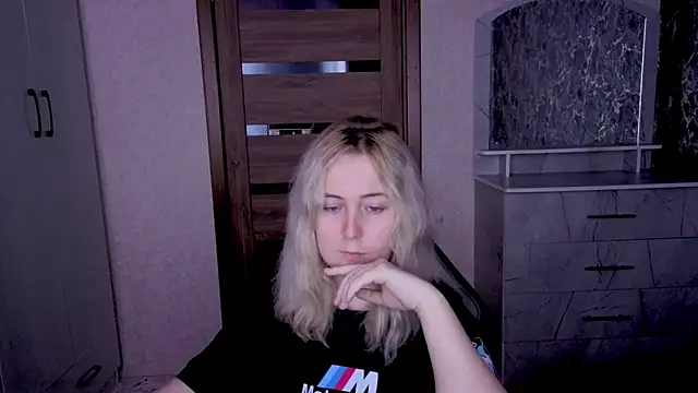 Snapshot of Kristy-Max chatting on April 2026 09:31:02 PM Kristy-Max online show from April 2026 09:31:02 PM