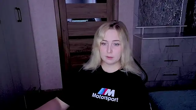 Snapshot of Kristy-Max chatting on May 2026 08:15:01 PM Kristy-Max online show from May 2026 08:15:01 PM