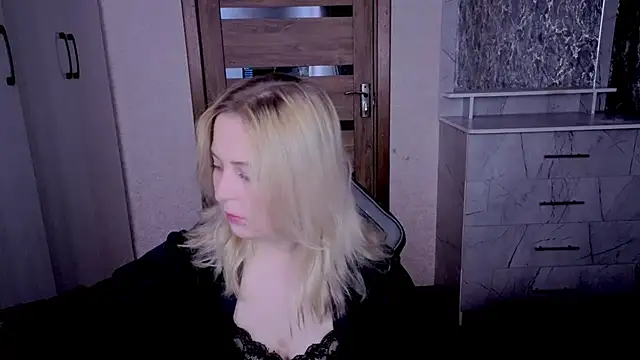 Snapshot of Kristy-Max chatting on May 2026 09:19:01 PM Kristy-Max online show from May 2026 09:19:01 PM
