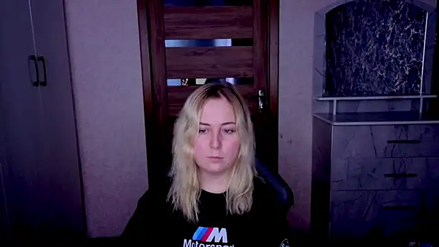 Snapshot of Kristy-Max chatting on June 2026 11:10:01 PM Kristy-Max online show from June 2026 11:10:01 PM