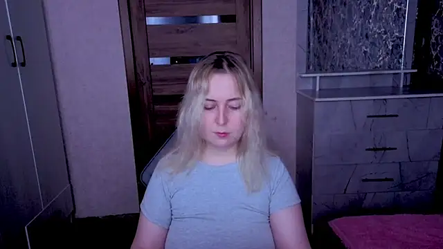 Snapshot of Kristy-Max chatting on June 2026 08:31:02 PM Kristy-Max online show from June 2026 08:31:02 PM