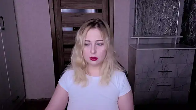Snapshot of Kristy-Max chatting on June 2026 07:05:01 PM Kristy-Max online show from June 2026 07:05:01 PM
