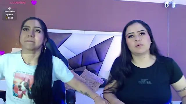 Snapshot of KarolandMichel chatting on January 2025 11:43:01 AM KarolandMichel online show from January 2025 11:43:01 AM