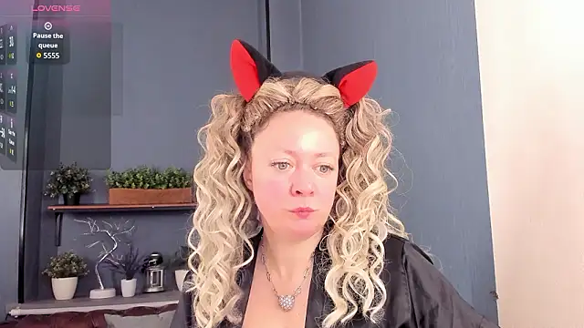 JesiaFoxi online show from March 2026 12:53:01 PM