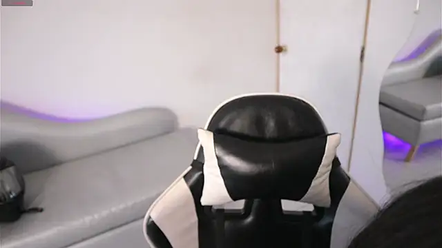 ashleyvalirya online show from April 2026 07:48:01 PM