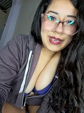 Snapshot of MishuColfer chatting on October 2025 05:13:01 AM MishuColfer online show from October 2025 05:13:01 AM