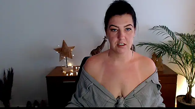 Snapshot of NatiLove35 chatting on December 2024 10:23:02 AM NatiLove35 online show from December 2024 10:23:02 AM