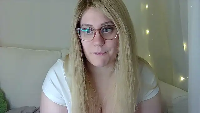 Snapshot of miramore chatting on December 2024 06:38:02 PM miramore online show from December 2024 06:38:02 PM