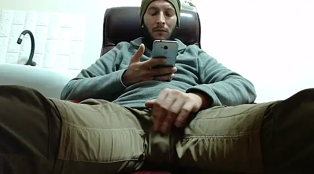 Snapshot of hardbigcock16 chatting on December 2024 01:27:02 PM hardbigcock16 online show from December 2024 01:27:02 PM