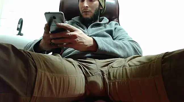 Snapshot of hardbigcock16 chatting on December 2024 03:06:02 PM hardbigcock16 online show from December 2024 03:06:02 PM