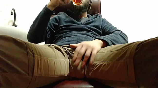 Snapshot of hardbigcock16 chatting on December 2024 11:21:01 AM hardbigcock16 online show from December 2024 11:21:01 AM