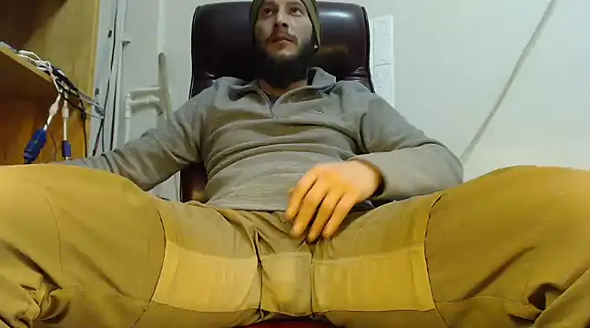 Snapshot of hardbigcock16 chatting on January 2025 01:32:01 PM hardbigcock16 online show from January 2025 01:32:01 PM