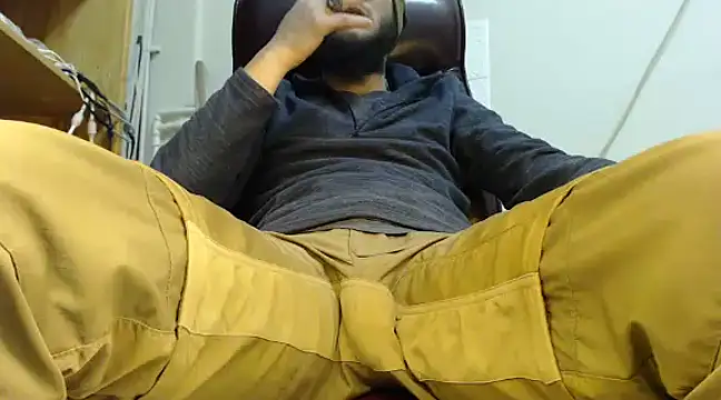 Snapshot of hardbigcock16 chatting on January 2025 09:29:02 AM hardbigcock16 online show from January 2025 09:29:02 AM