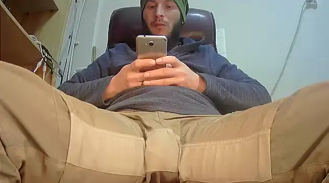 Snapshot of hardbigcock16 chatting on January 2025 06:41:02 AM hardbigcock16 online show from January 2025 06:41:02 AM