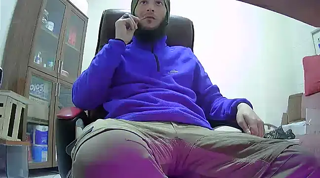 Snapshot of hardbigcock16 chatting on February 2025 07:07:01 AM hardbigcock16 online show from February 2025 07:07:01 AM