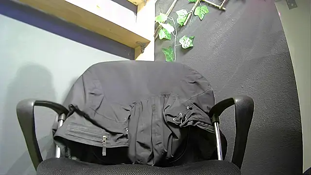 Snapshot of hardbigcock16 chatting on October 2025 06:48:01 AM hardbigcock16 online show from October 2025 06:48:01 AM